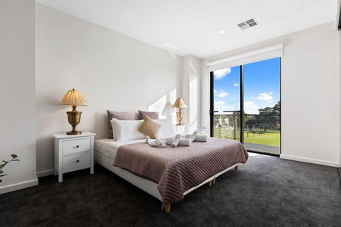 Woodforde 3BR House With An Amazing View - Accommodation Main Beach 0
