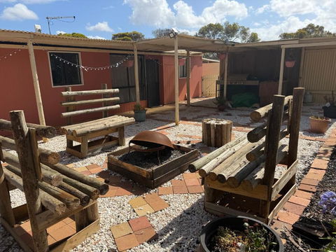 Woody House - Accommodation Main Beach 3