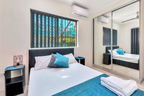 A Little Golf, A Refreshing Swim And A Lot Of Wine - Accommodation Main Beach 2