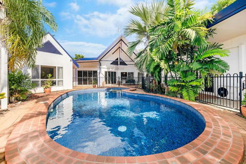 An Absolute Poolside Break By Casuarina Beach - Accommodation Main Beach 0