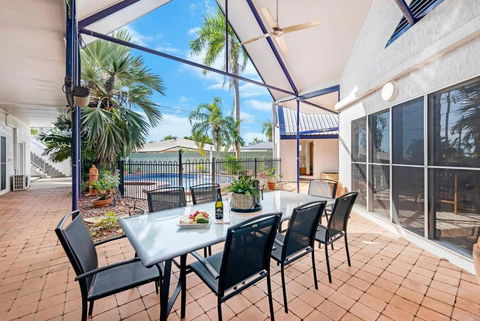 An Absolute Poolside Break By Casuarina Beach - Accommodation Main Beach 1