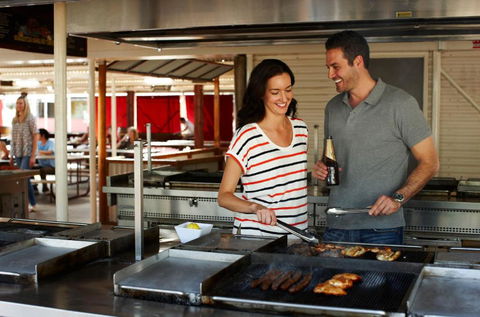 Outback Hotel - Accommodation Main Beach 3