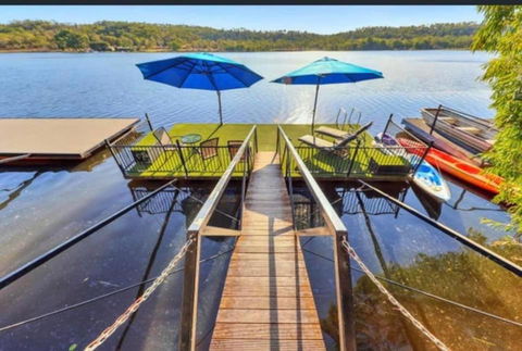 Rumah Surgah On Lake Bennett - Accommodation Main Beach 0