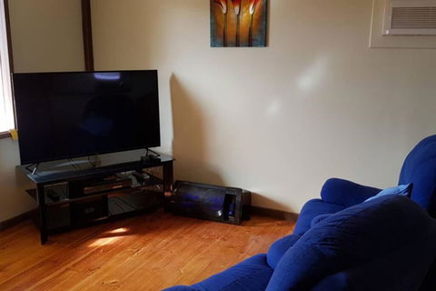 Warmont Apartments Self Contained Home - Accommodation Main Beach 3