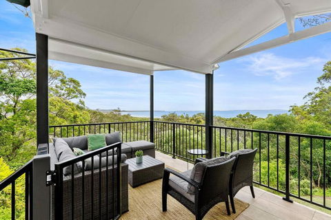 YARABIN - Luxury Home With Ocean Views - Accommodation Main Beach 0