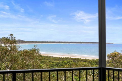 YARABIN - Luxury Home With Ocean Views - Accommodation Main Beach 1