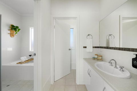 YARLU By Silver Sands - Accommodation Main Beach 1