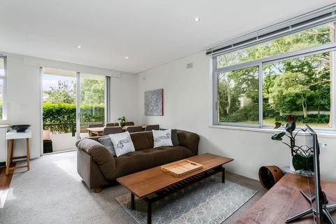 YNG03 - Cremorne - Young Street - Accommodation Main Beach 0