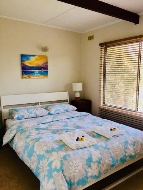 YOLO- Beach-house Views, Near Penguins, Nbn! - Accommodation Main Beach 2