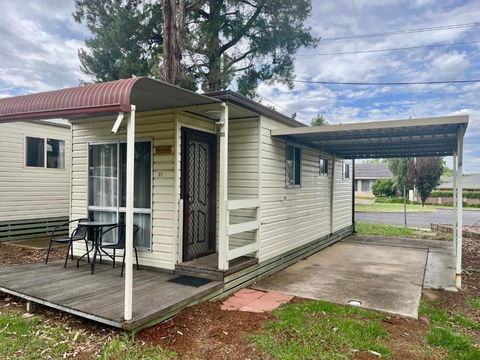 Young Caravan And Tourist Park - Accommodation Main Beach 1