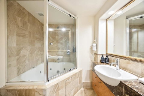 ZANZ205- Exclusive Outdoor Spa With Ocean Glimpses - Accommodation Main Beach 3