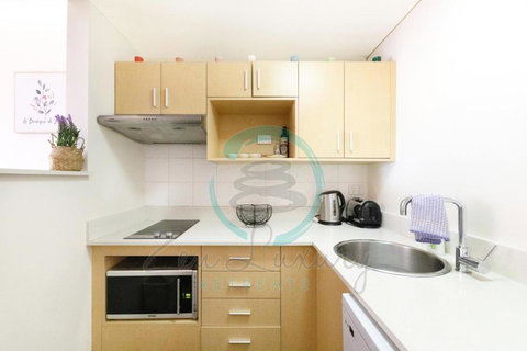 ZEN AT THE ESPLANADE - Spectacular Sunset Retreat - Accommodation Main Beach 1