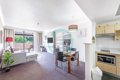 ZEN AT THE ESPLANADE - Spectacular Sunset Retreat - Accommodation Main Beach 2