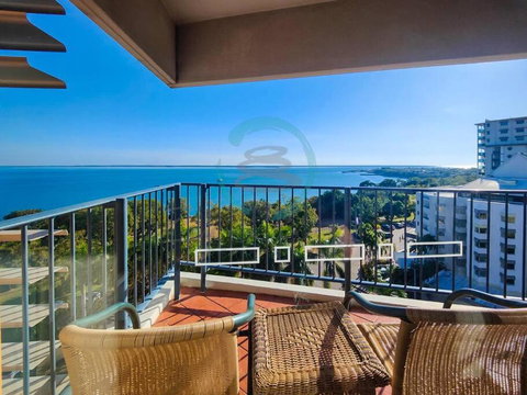 ZEN88 ESPLANADE: 1-BR Top Floor Ocean View Suite - Accommodation Main Beach 0