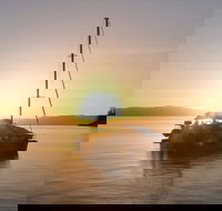 2-Night Whitsunday Islands All-Inclusive Sailing Tour from Airlie Beach - Accommodation Main Beach