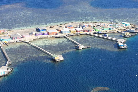 Pink Lake + Abrolhos Islands Scenic Flight - Accommodation Main Beach 1