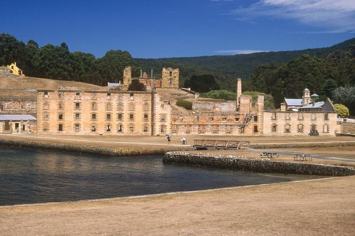  Accommodation Main Beach