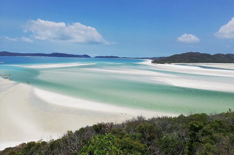 2-Night Whitsundays Sailing Cruise Incl. Whitehaven Beach & Great Barrier Reef - Accommodation Main Beach 1