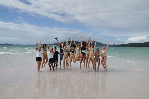 2-Night Whitsundays Sailing Cruise Incl. Whitehaven Beach & Great Barrier Reef - Accommodation Main Beach 4