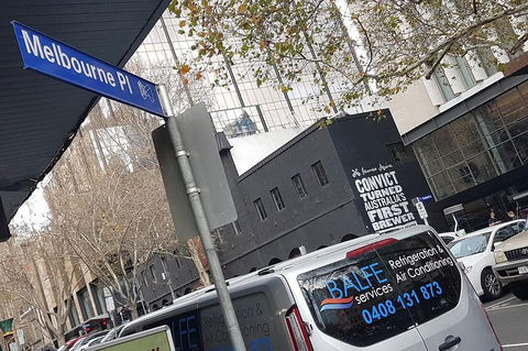 Live Like A Local: Explore Some Favourite Spots On A Playful Audio Walking Tour - Accommodation Main Beach 2