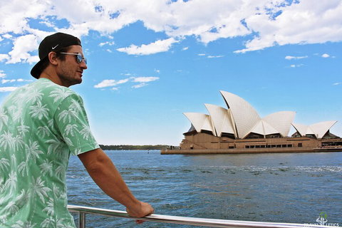 Sydney Harbour Hop-on Hop-off Cruise - Accommodation Main Beach 3