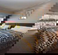 3-Day Uluru-Kata Tjuta and Kings Canyon 4WD Small-Group Eco-Tour from Alice Springs - Accommodation Main Beach