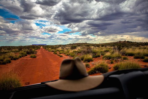 Mount Conner 4WD Small Group Tour From Ayers Rock Including Dinner - Accommodation Main Beach 4